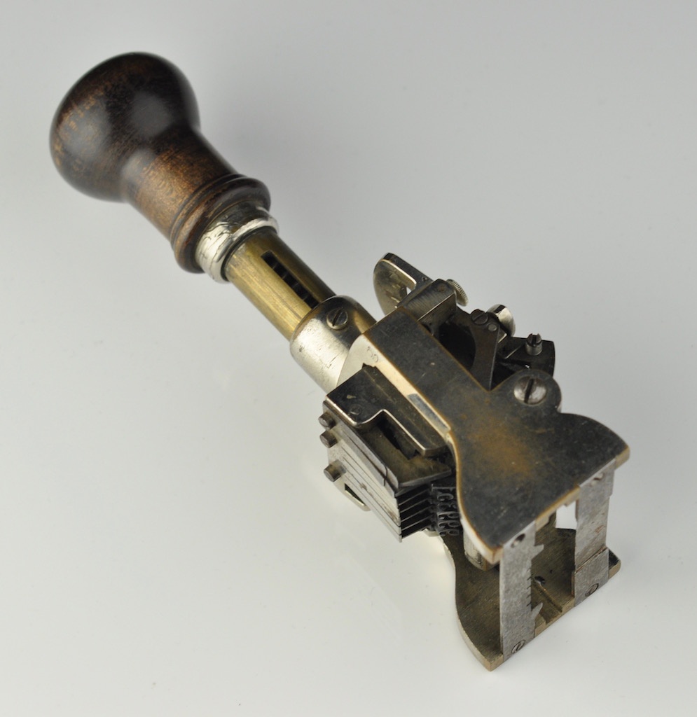 Antique numerator Antique numerator