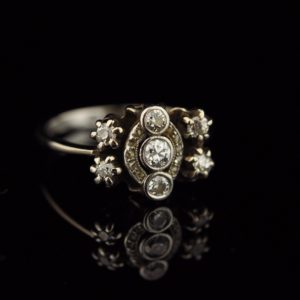 Antique ring - 750 gold, diamonds