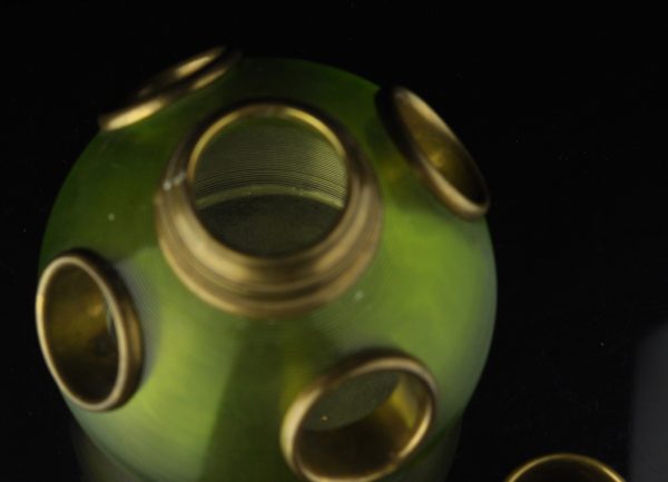 Antiikne vaas-küünlajalg, roheline klaas ja metall