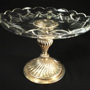 Crystal platter with a silver leg