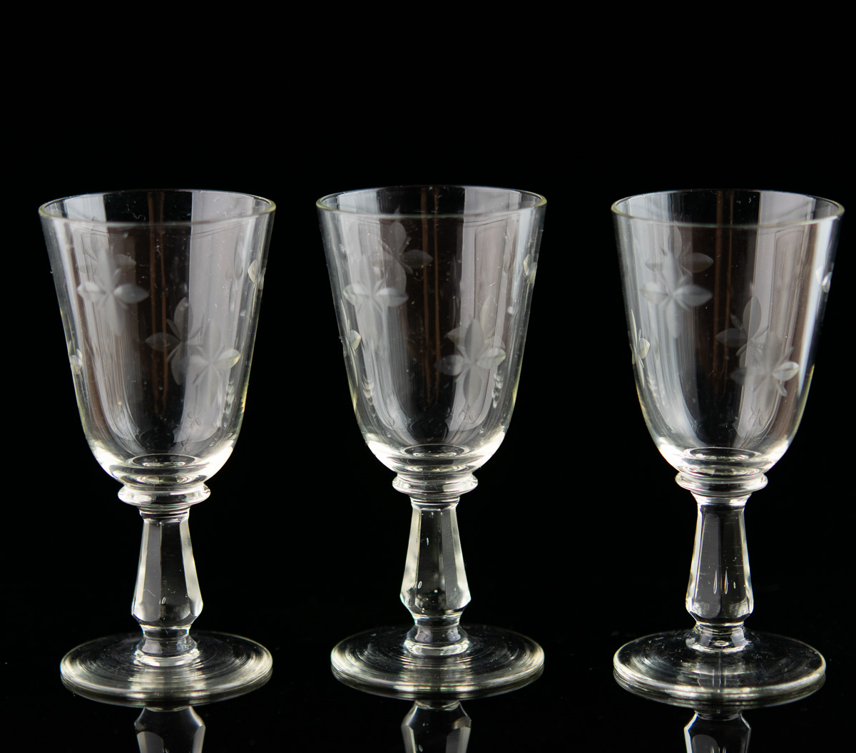 Varajane Tarbeklaas, pitsid ja klaasid Varajane Tarbeklaas, pitsid ja klaasid