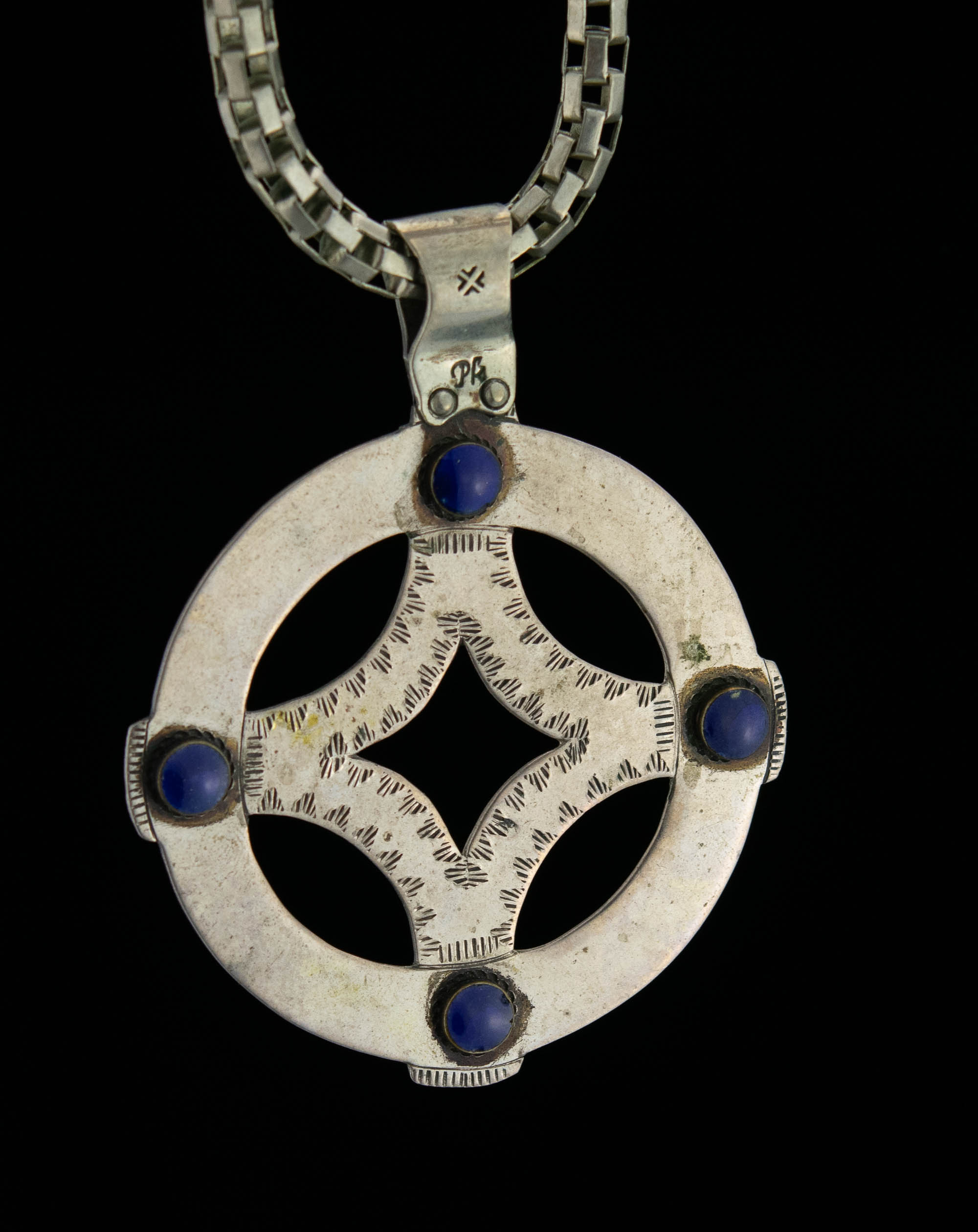 Rahvuslikus stiilis kaelaehe, metall Rahvuslikus stiilis kaelaehe, metall