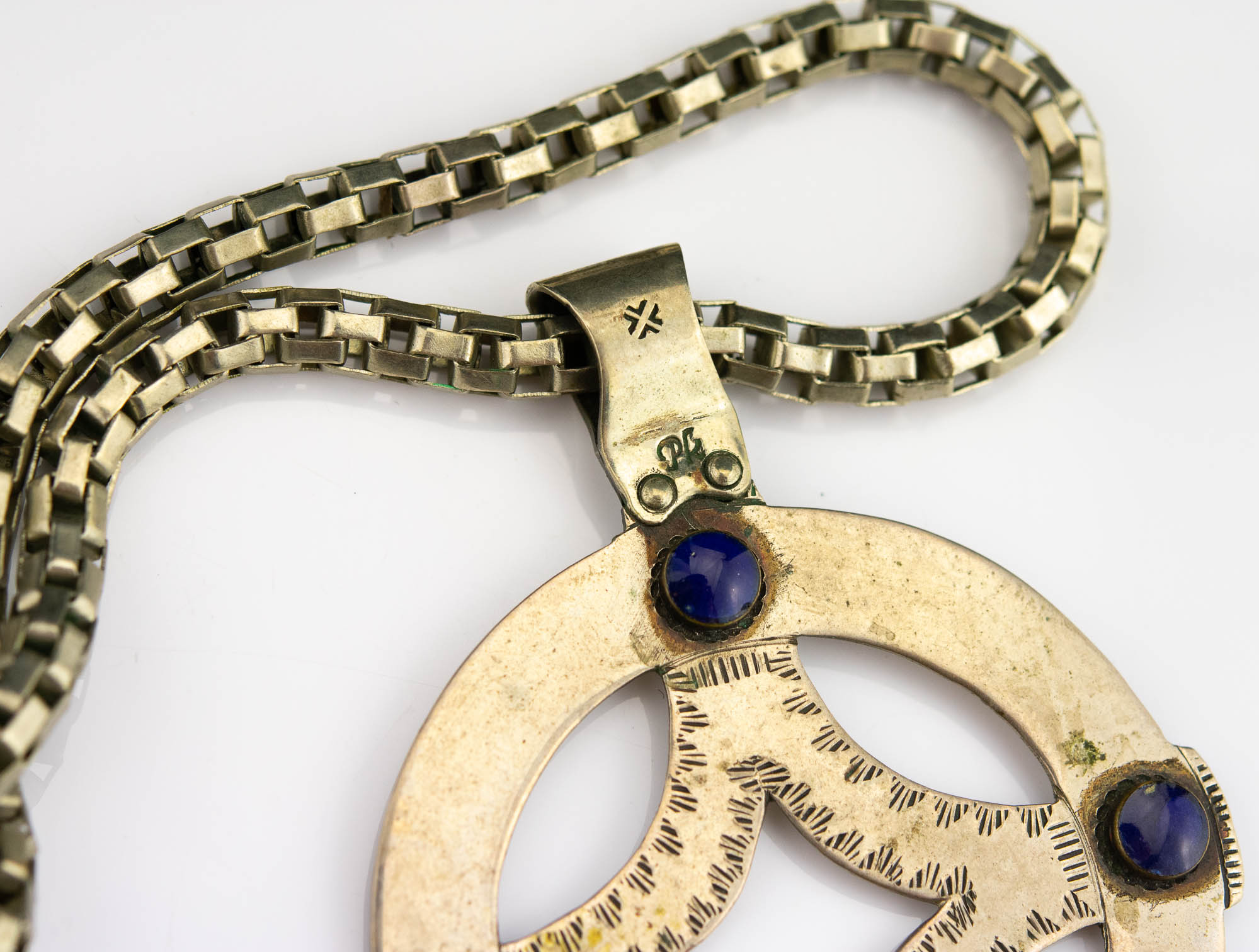 Rahvuslikus stiilis kaelaehe, metall Rahvuslikus stiilis kaelaehe, metall