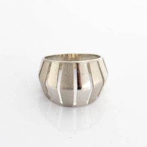 Silver ring , size 18