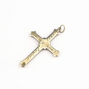 Silver cross pendant with markacites