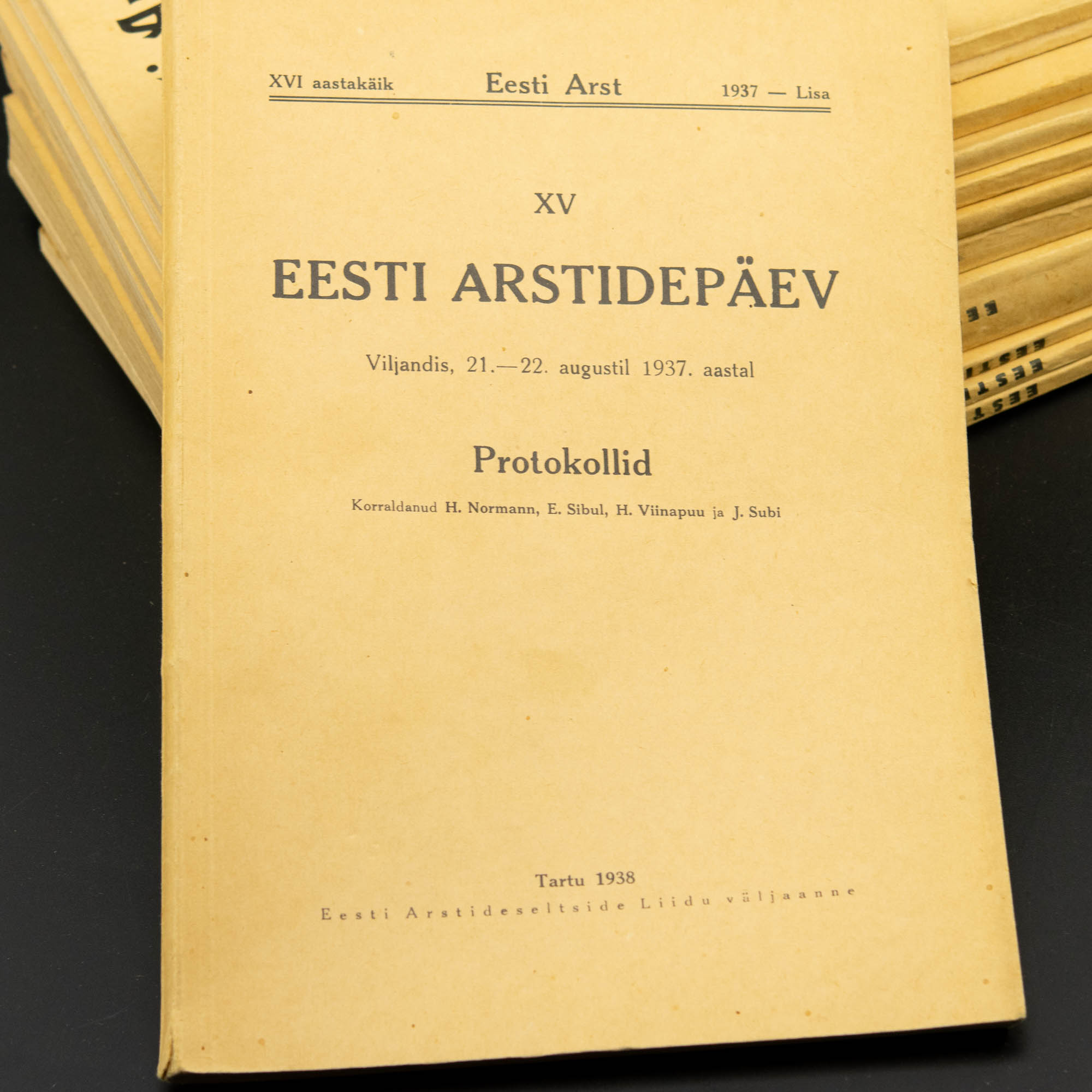 EW aegne arstiteaduslik kuukiri Eesti Arst,aastakäik-1933,1934,1935 Taska köide,1936,1937 EW aegne arstiteaduslik kuukiri Eesti Arst,aastakäik-1933,1934,1935 Taska köide,1936,1937