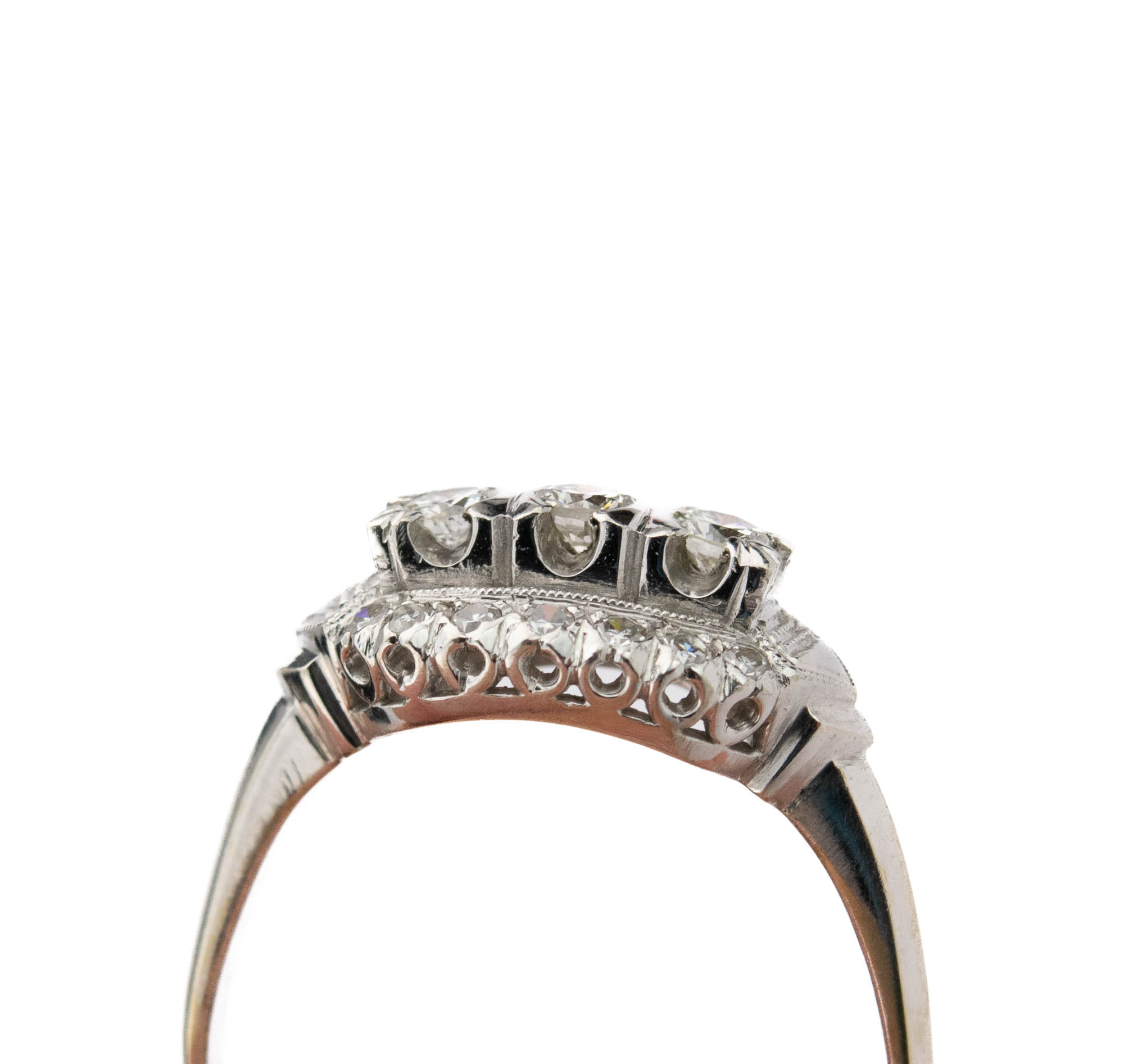 Soome sõrmus 18K kuld, briljandid 14tk-0.14ct ja 3tk-0.75ct tootel sertifikaat Soome sõrmus 18K kuld, briljandid 14tk-0.14ct ja 3tk-0.75ct tootel sertifikaat