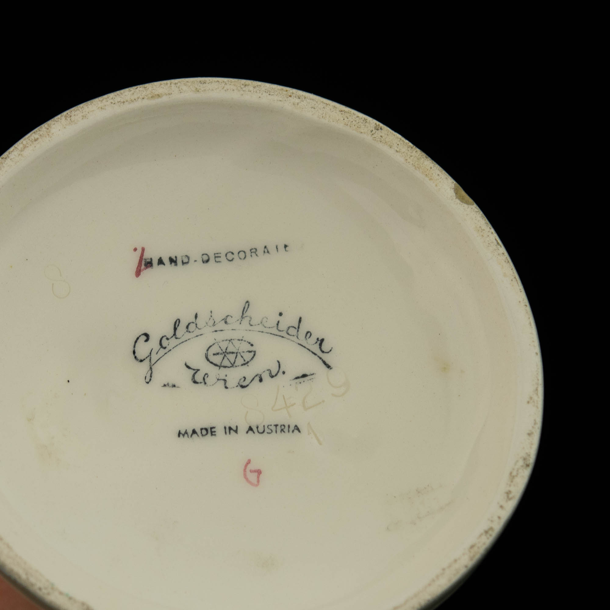 Portselanist kuju - Naine, Goldscheider Austria Portselanist kuju - Naine, Goldscheider Austria