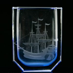 Kristallvaas sinine“Peetri laevuke” Leningaradi tehas, autor A.M. Ostroumov