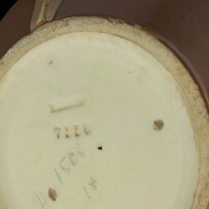 Juugend keraamiline lillepotiümbris Juugend keraamiline lillepotiümbris