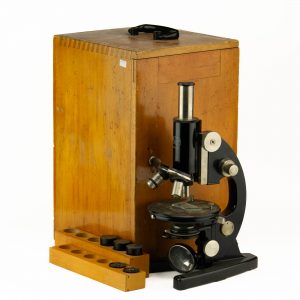 Antiikne mikroskoop Carl Zeiss Jena Nr.241231 Austria