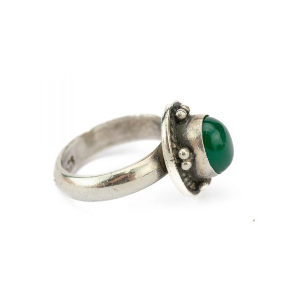 Sõrmus rohelise kiviga (jade?) 925 hõbe