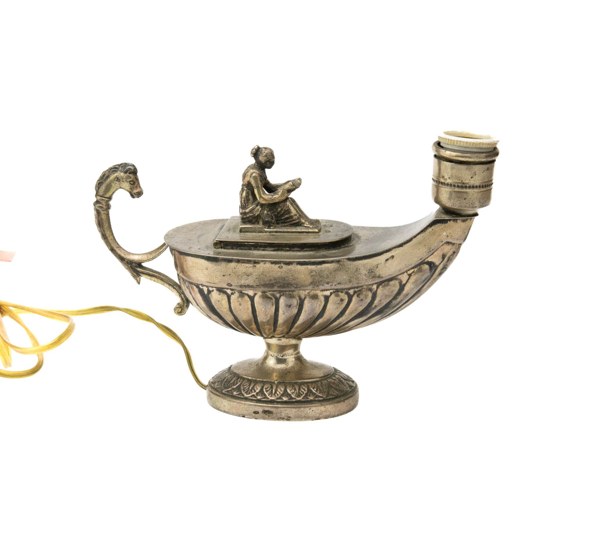 Kannu kujuline väike laualamp Kannu kujuline väike laualamp