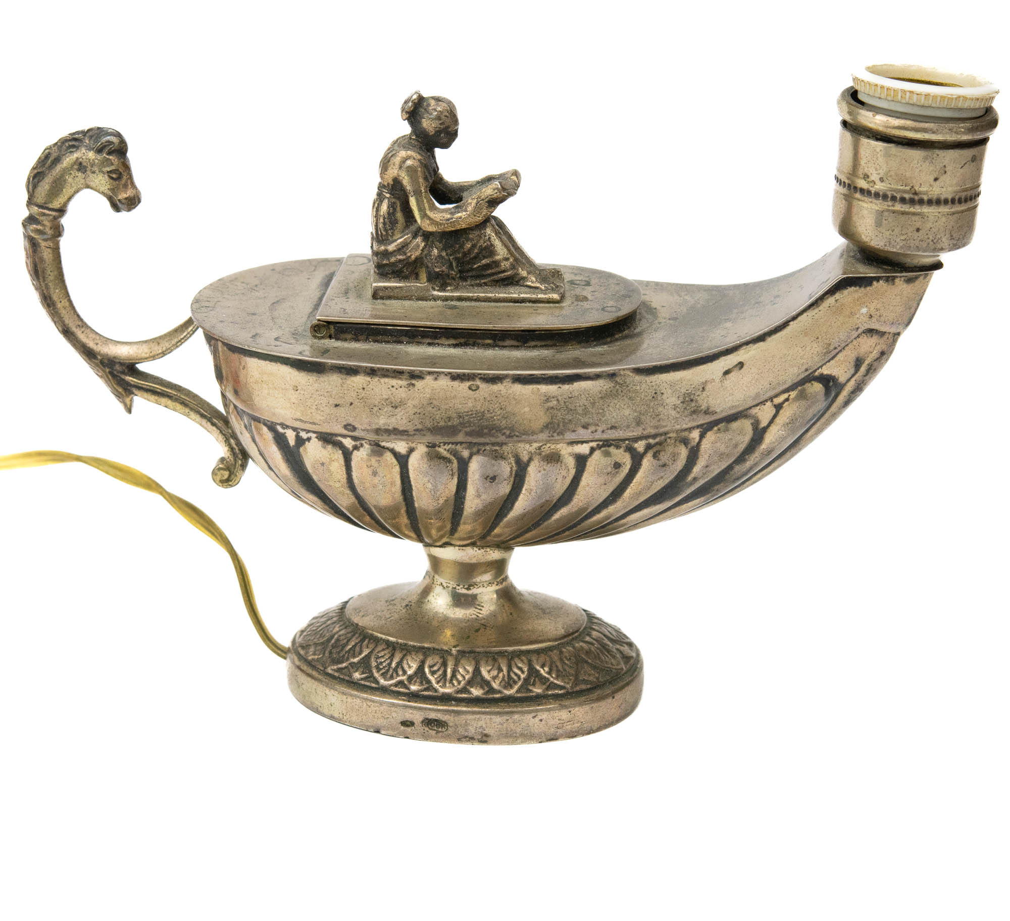 Kannu kujuline väike laualamp Kannu kujuline väike laualamp