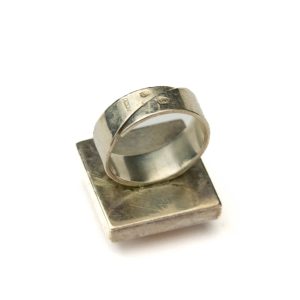 Sõrmus merevaiguga, 925 hõbe Sõrmus merevaiguga, 925 hõbe