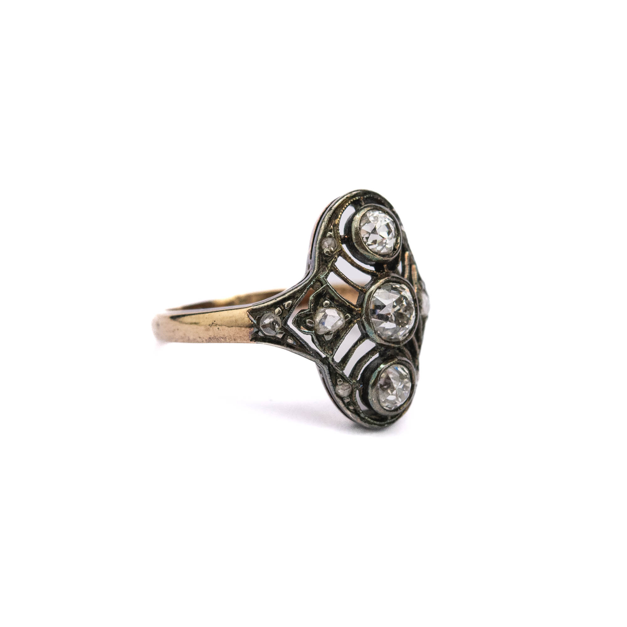 Antiikne sõrmus,500 kuld/875 hõbe,teemandid 3tk~1.26ct ja 8 roosilihviga,tootel sertifikaat Antiikne sõrmus,500 kuld/875 hõbe,teemandid 3tk~1.26ct ja 8 roosilihviga,tootel sertifikaat