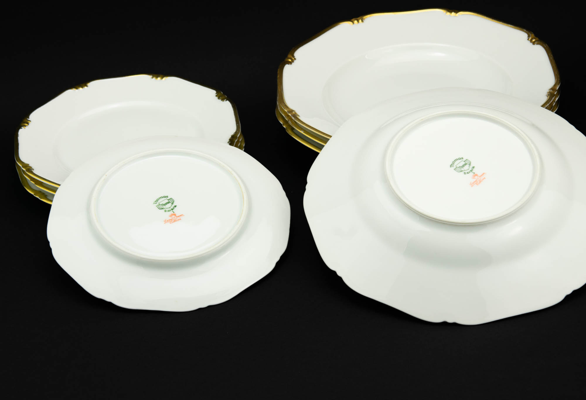 Langebrauni kuldse dekooriga valged portselanist taldrikud 4 tk Langebrauni kuldse dekooriga valged portselanist taldrikud 4 tk