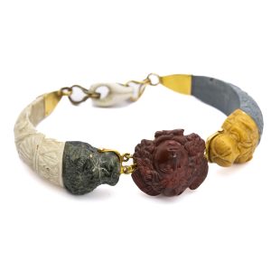 Idamaine käevõru, kuld ja laavakivi Idamaine käevõru, kuld ja laavakivi