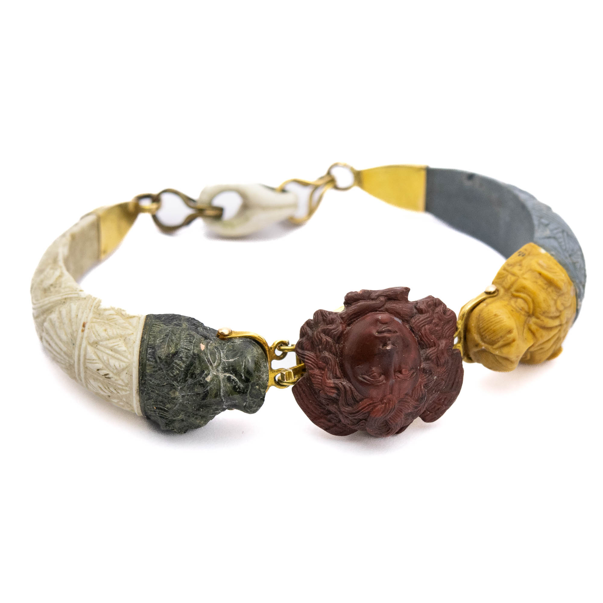 Idamaine käevõru, kuld ja laavakivi Idamaine käevõru, kuld ja laavakivi