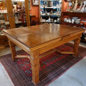 Antiikne kandiline pikendatav laud