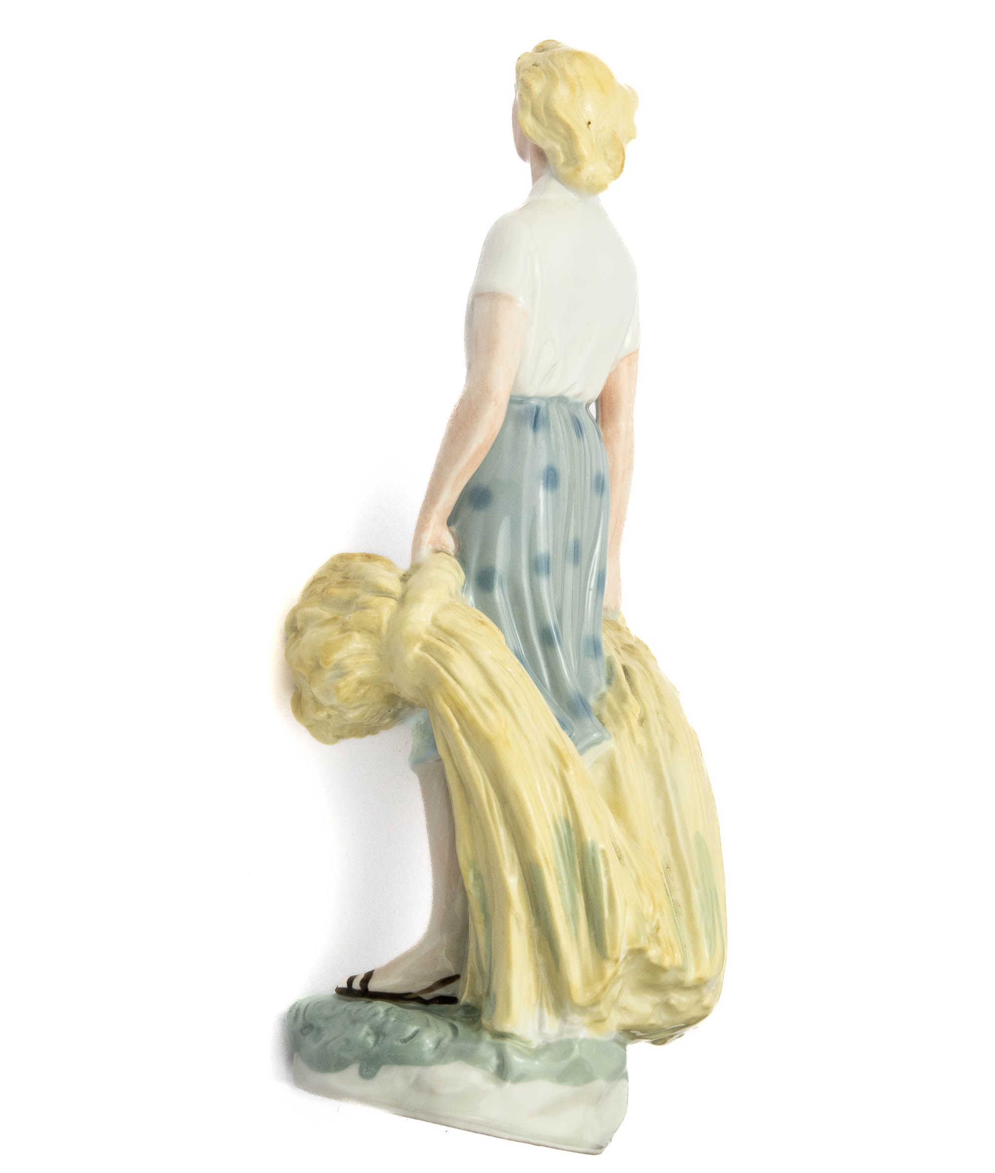 Riia portselankuju Kolhoositar-Kolhozniece, autor Zina Ulste (1928-2006) 1956a Läti