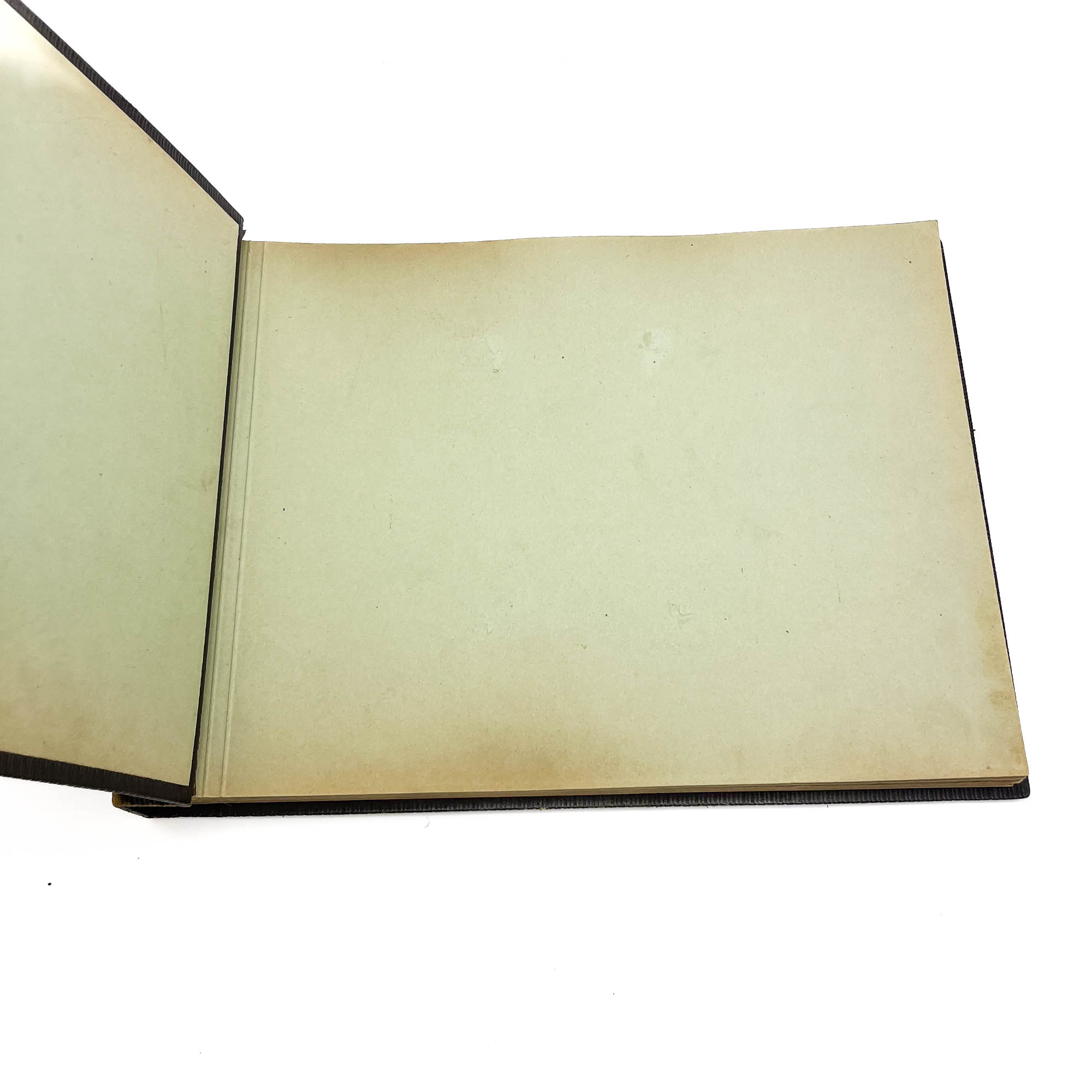 Nahast fotoalbum-ENSV 1948a.SUURSÕIT (TT) 350ccm juuniorid mehed II koht Nahast fotoalbum-ENSV 1948a.SUURSÕIT (TT) 350ccm juuniorid mehed II koht