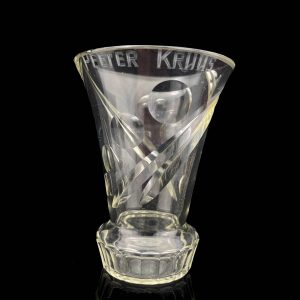 Varajane Tarbeklaas-väike vaas,E-104 vorm Maks Roosma,dekoor Helga Kõrge ?