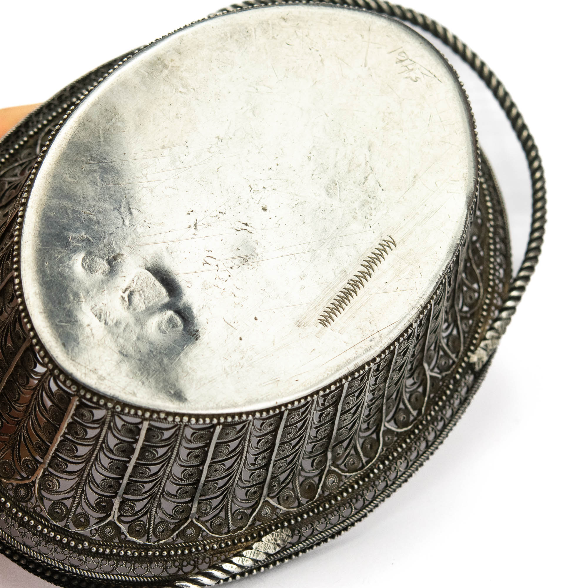 Maiustuste korvike, 84 hõbe filigraan