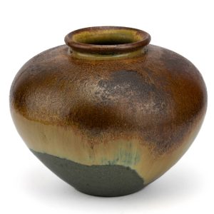 Keraamiline vaas, signeeritud