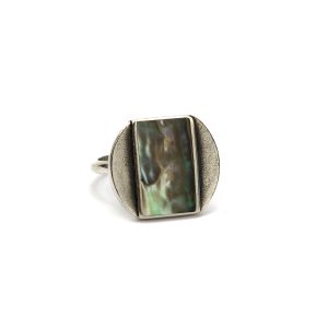 Hõbekomplekt pärlmutriga - pross, sõrmus, kõrvarõngad