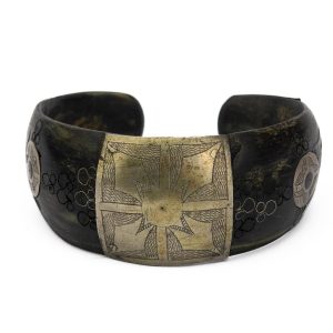 Idamaine käevõru, puit ja hõbe?