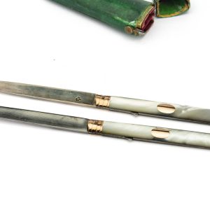 Taskunoad 2tk pärlmutter käepidemetega ussinahast vutlaris