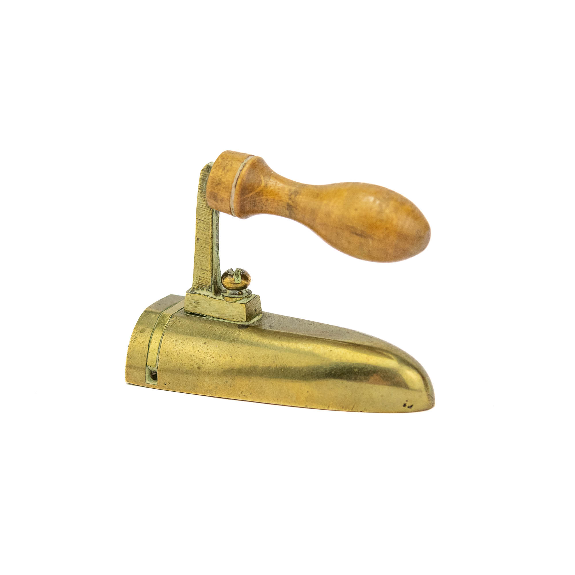 Väike triikraud puust käepidemega Väike triikraud puust käepidemega