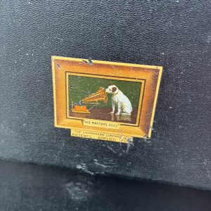 Antiikne grammofon His Masters Voice,O/Ü Esto-Muusika Tallinnas
