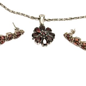 Komplekt sõrmus, kaelakee ja kõrvarõngad, 925 hõbe granaatidega