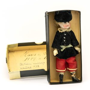 Antiikne portselannukk