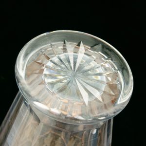 Etsinguga kristallist kokteilikarahvin,vorm 4064,lhv F39 Lorup ? Etsinguga kristallist kokteilikarahvin,vorm 4064,lhv F39 Lorup ?