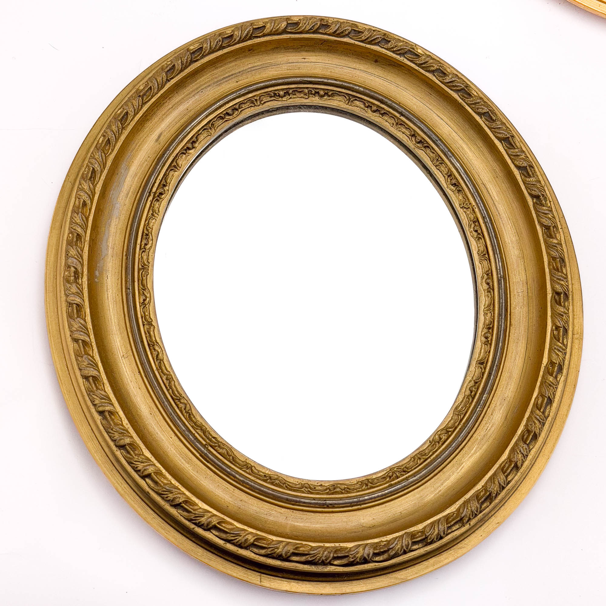 Väiksed seinapeeglid 2 tk