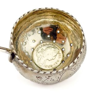 Inglise hõbekulp mündiga Inglise hõbekulp mündiga