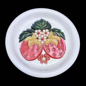 TEKT-i keraamiline seinataldrik Maasikad