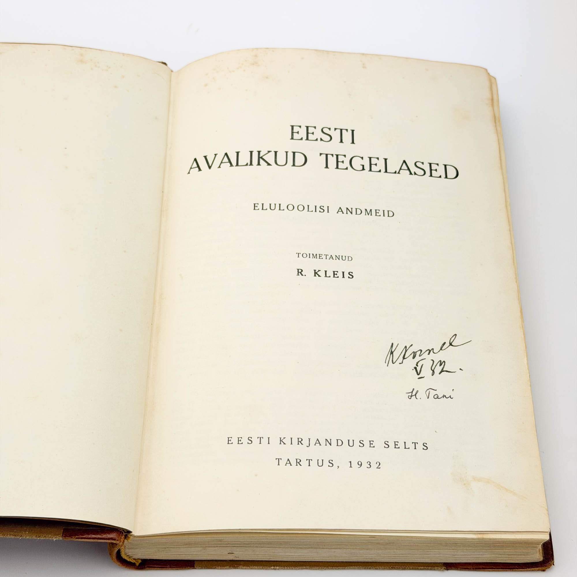EW aegne raamat-Eesti Avalikud tegelased,eluloolisi andmeid, Tartu 1932 a EW aegne raamat-Eesti Avalikud tegelased,eluloolisi andmeid, Tartu 1932 a