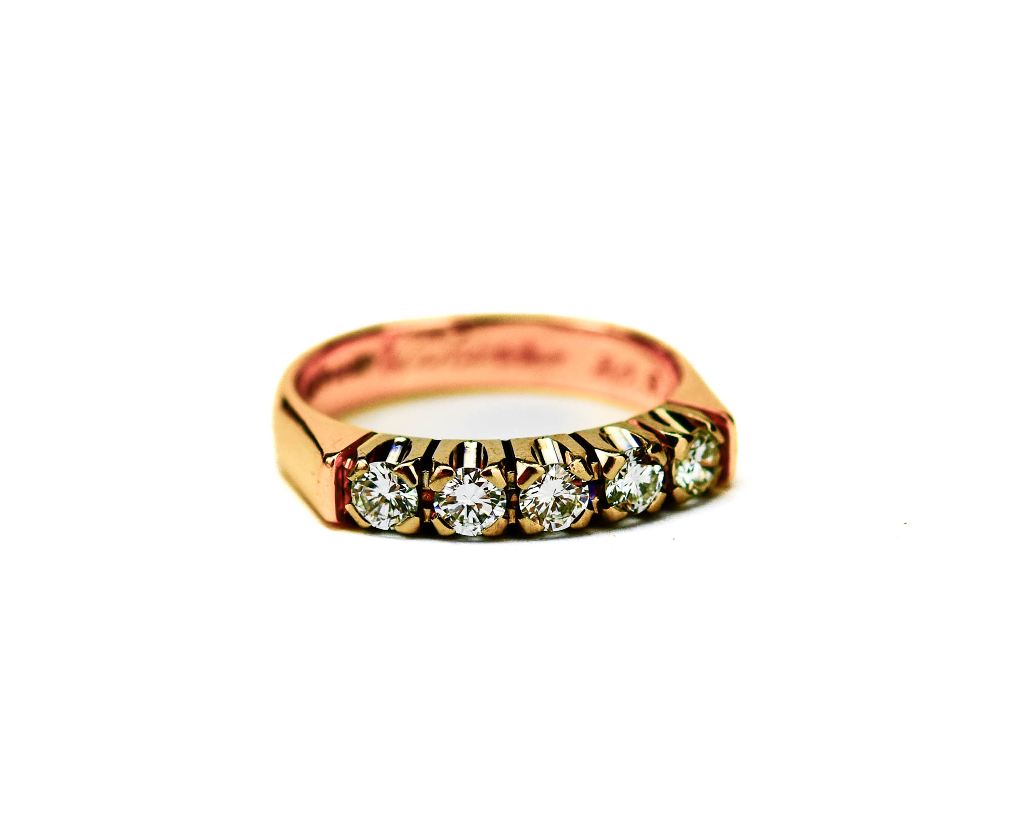 Kuldsõrmus briljantidega, 18K kuld 5 briljandiga = 0,75ct Kuldsõrmus briljantidega, 18K kuld 5 briljandiga = 0,75ct