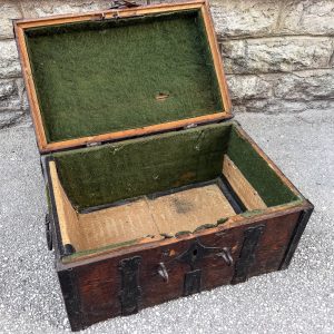 Antiikne puidust väike kirst Antiikne puidust väike kirst