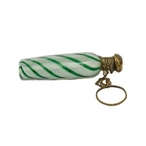 Antiikne väike klaasist parfüümi pudel,roheline-valge muster,metallist kork, Murano ? Antiikne väike klaasist parfüümi pudel,roheline-valge muster,metallist kork, Murano ?