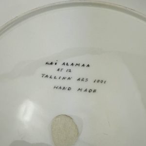 ARS-i käsimaalinguga portselanist taldrik,Kai Alamaa 1991